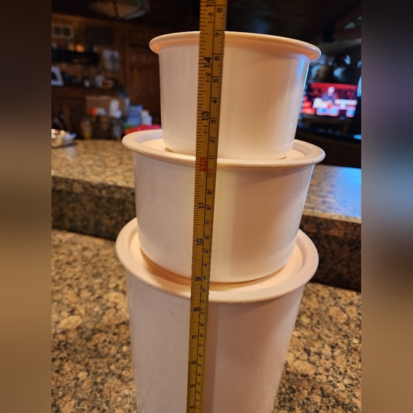 Tupperware Pink Lid Canister Set, Set of 3 - Picture 9 of 9